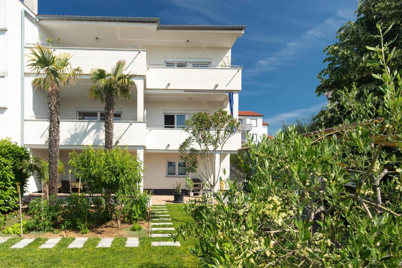 Apartments Oleander Krk Town Eksteriør billede