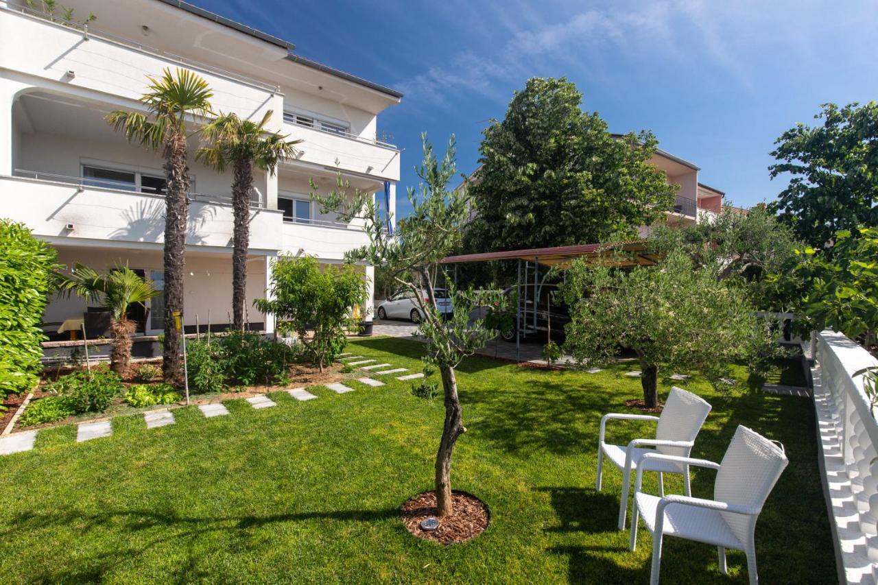 Apartments Oleander Krk Town Eksteriør billede